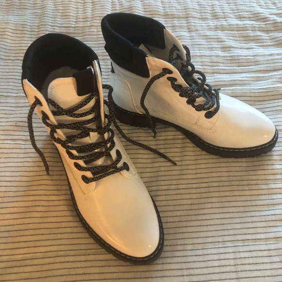 LIMELIGHT WOMENS FINN COMBAT BOOT - WHITE - Picture 1 of 4